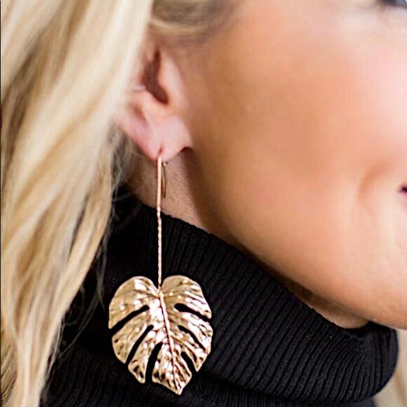 New ~ Anthropologie Large Monstera Leaf / Long Gold Dangle Earrings - Picture 5 of 13